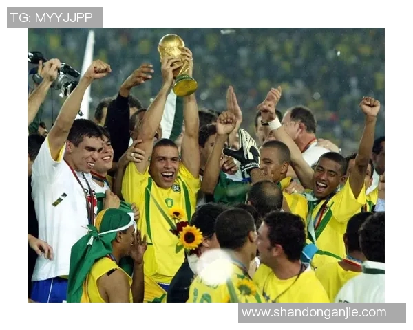 退役足球传奇齐聚一堂 回顾他们辉煌岁月与未来之路